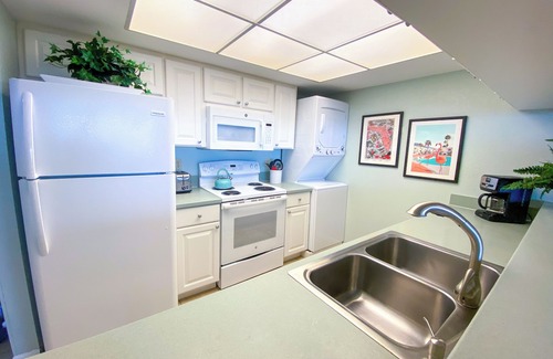 Punta Rassa Condo | Sanibel Harbour Resort Harbour Tower 1116: Relaxing beachfront condo on the 11th floor