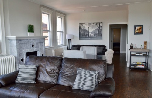 North Bergen House | Sanitized, Lux/Colonial 20 mins from NYC