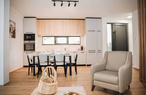 Ishem Villa | Sanpietro Vacation Villa