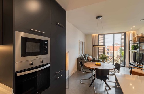 El Camp de l'Arpa del Clot Apartment | Sant Pau Balcony - Trendy 2BR near Avinguda Gaudi