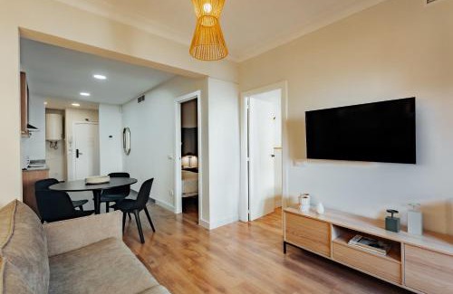 Collblanc y La Torrassa Apartment | Santiago Apartments by Olala Homes
