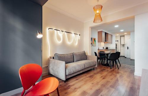 Collblanc y La Torrassa Apartment | Santiago Apartments by Olala Homes
