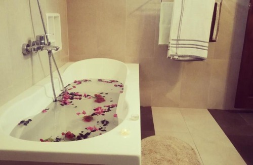 Ja-Ela Villa | Sapphire clover