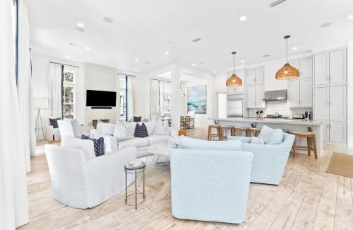 Watercolor House | Sapphire Sunset- 6BR 6,5BTH & 6 Seater Golf Cart in the Lake District of WaterColor home