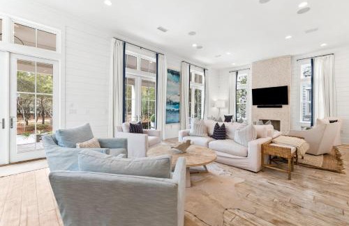 Watercolor House | Sapphire Sunset- 6BR 6,5BTH & 6 Seater Golf Cart in the Lake District of WaterColor home