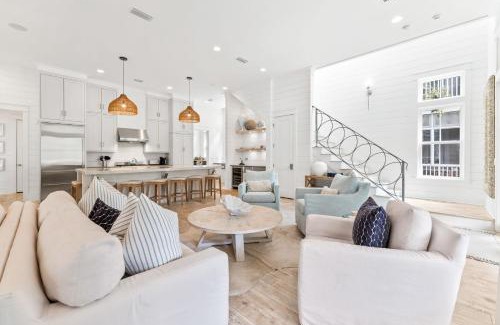 Watercolor House | Sapphire Sunset- 6BR 6,5BTH & 6 Seater Golf Cart in the Lake District of WaterColor home