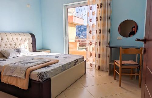 Kodrra Apartment | Sarah's Apartments - 5 min walk to Beaches & Boulevard - big balcony!