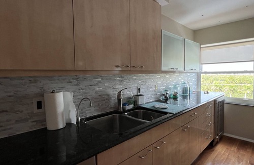 Sarasota Condo | Sarasota - Lido Key Beachfront condo. New Listing recently redecorated.
