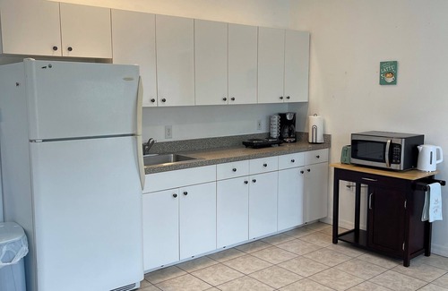 Sarasota Condo | Sarasota-Walk to Siesta Key Beach. Balcony with pool view.