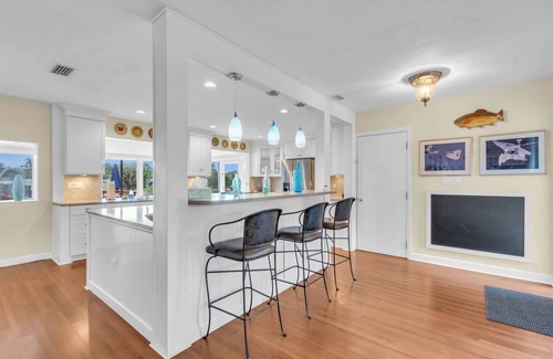 Southgate House | Sarasota Waterfront Paradise- Location, Location.!n