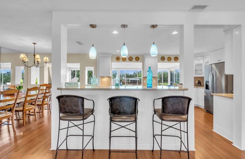 Southgate House | Sarasota Waterfront Paradise- Location, Location.!n