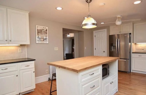 Saratoga Springs House | SARATOGA TRACK SEASON 2023, Historic Home With Backyard 2 Blocks To Broadway