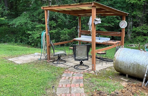 Independence Cabin | Sardis Fish Camp north side near Holiday Lodge/Teckville, 1 mile from boat ramp