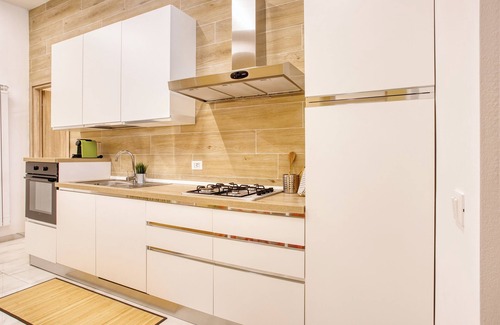Chinatown Apartment | Sarpi56; New 2 BD apartment in Sempione district
