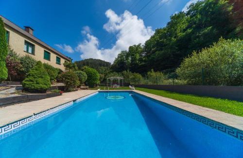Bermeo Villa | Sarren Villa Pool