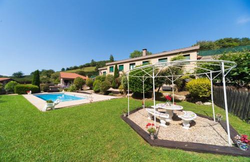 Bermeo Villa | Sarren Villa Pool