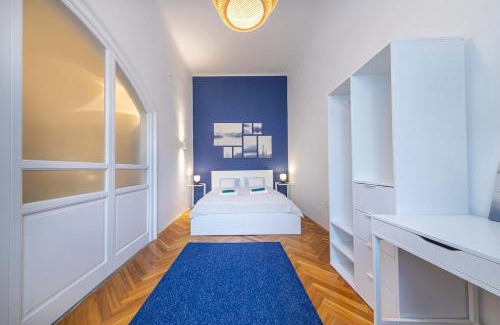 Belvaros - Lipotvaros Apartment | Sassoon - 2-bedroom elegant airy home at Deak ter