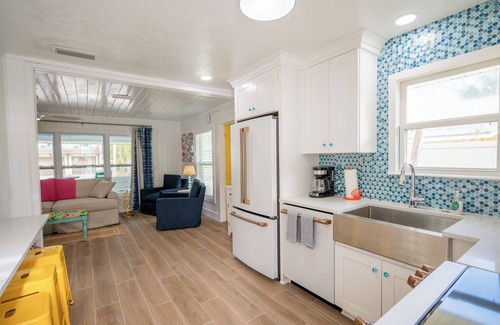 Anna Maria House | Sassy Seagull -Classic beach cottage, moments from the sand, beautiful pool!