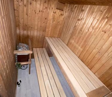 Tenbury Wells House | Sauna, Hot Tub & Cold Plunge Pyramid Escape