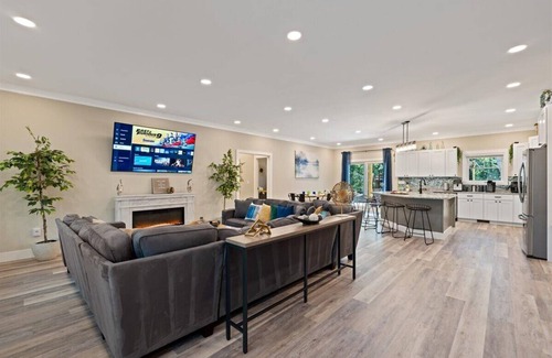 Massanutten Cabin | Sauna - Hot Tub - Theater - Arcade - Family Fun