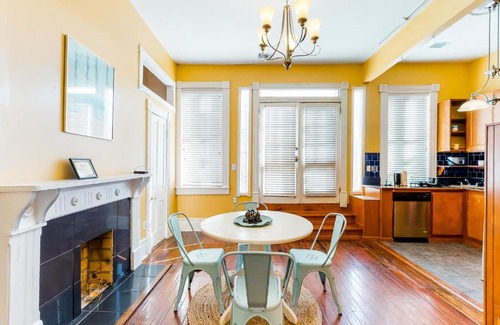 Historic Downtown Savannah House | Savannah Bright