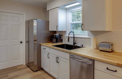Savannah House | Savannah Escape~Hot Tub, Dog Friendly, Wifi & W/D