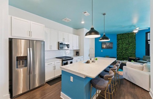 Yamacraw Village Apartment | Savannah Gem | 2BR Apt Stay w/Pool & River Views