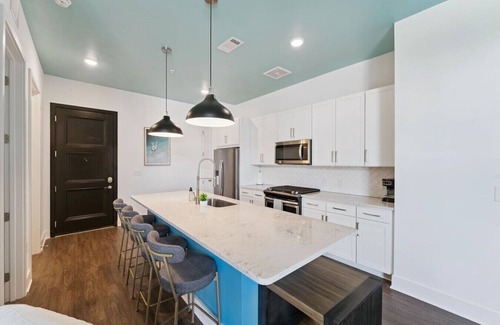Yamacraw Village Apartment | Savannah Gem | 2BR Apt Stay w/Pool & River Views