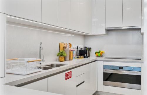 Al Safa Apartment | Savis Homes - Canal Front Residence Near Al Wasl Safa Park with Skyline View