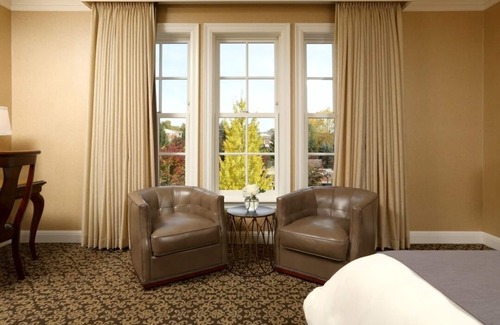 Rochester Hotel | Savor the European Charm of Our Elegant Stay! Pet-Friendly Options & Bar
