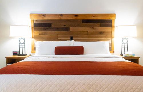 Island Park Hotel | Sawtelle Mountain Resort