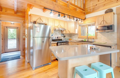 Skyland Cabin | ‘Sawyer’s Cabin’ w/Hot Tub in Blue Ridge Mtns!