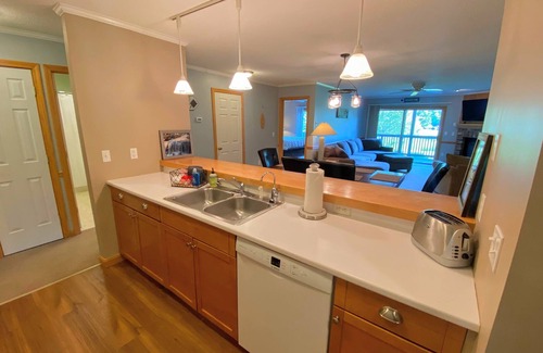 Bretton Woods Condo | SC17: Spacious, clean, comfortable. 1 minute to skiing and Mount Washington Hotel!