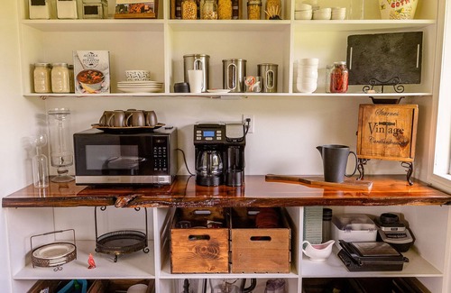 Sitka House | Scales & Shells - Perfectly located within walking distance to downtown Sitka