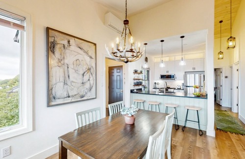 Sugar Mountain Condo | Scandinavian modern retreat with sweeping mountain views - shuttle to slopes