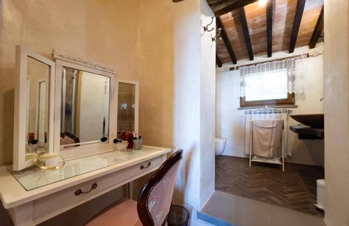 Passignano sul Trasimeno Apartment | Scarlet- Room in ancient farmhouse with lake view