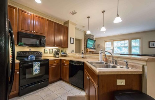 Maggie Valley Condo | Scenic 2BR Condo w/Porch + Pool Near Slope/Trails