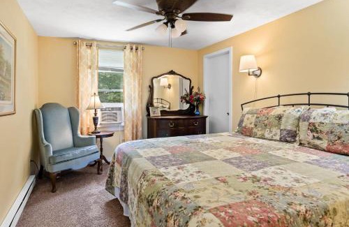 Kendall House | Scenic and Stunning Lakefront Home with Large Yard