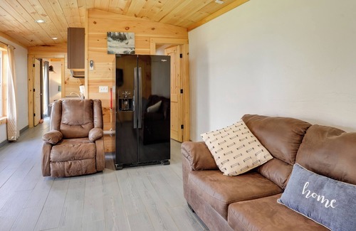 Bryant Cabin | Scenic Bryant Cabin Rental w/ Private Hot Tub!