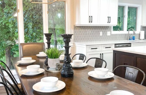 Bowling Green Apartment | Scenic Charlotte Lakehouse|4BR w/Patio-Hot Tub-BBQ