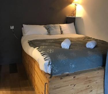 Les Varcins Apartment | Scenic fully equipped studio