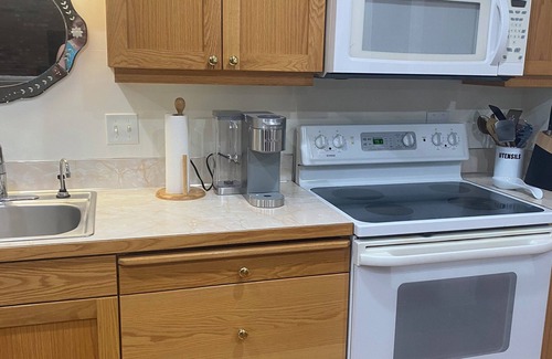 West Stayton House | Scenic Garden Home Stayton, Oregon Month to Month