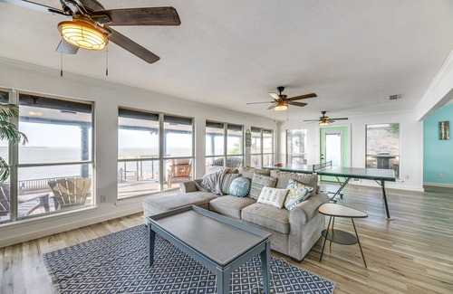 Flour Bluff House | Scenic Home w/ Private Pool & Dock on Oso Bay!