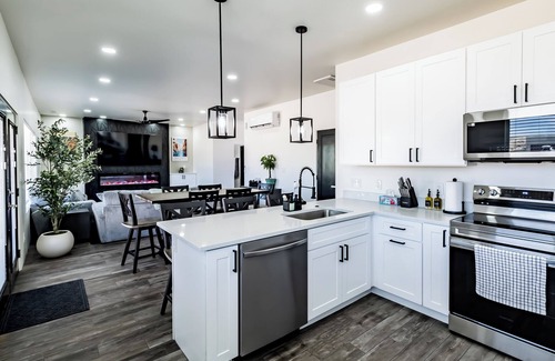Greenehaven House | Scenic Lake Powell Retreat - Relax, Explore & Enjoy Stunning Sunsets-2 King beds