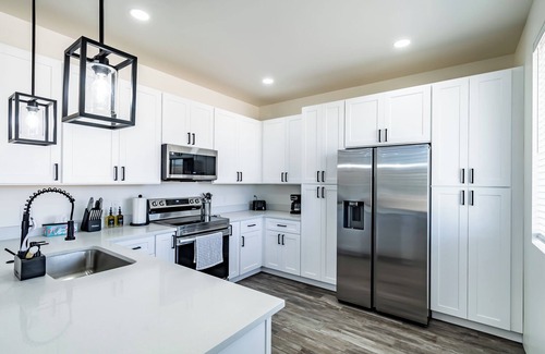 Greenehaven House | Scenic Lake Powell Retreat - Relax, Explore & Enjoy Stunning Sunsets-2 King beds