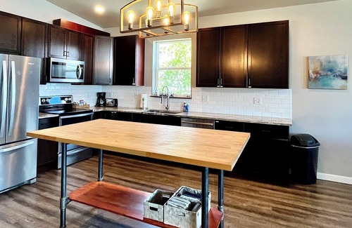 Manson House | Scenic Pet-Friendly Retreat: 7BR, Dock, Hot Tub, Between Chelan-Manson