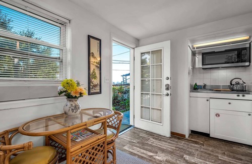 Hollywoodland Apartment | Scenic Secret Stairs Apt Hollywood Hills