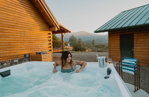 Mariposa Apartment | Scenic View Yosemite Cabin With Hottub by Casa Oso