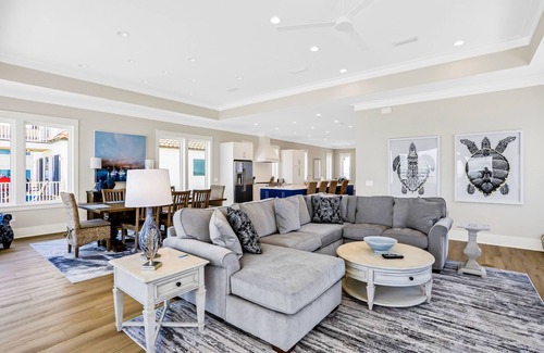 East End House | Scenic waterfront home with five bedrooms & easy beach access - dog-friendly