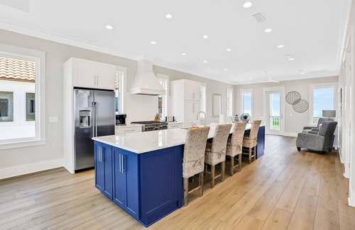 East End House | Scenic waterfront home with five bedrooms & easy beach access - dog-friendly